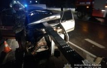 В Житомирской области легковушку прошило отбойником: есть жертвы