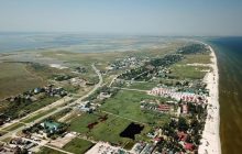Туристические "магниты" для избранных. Как Арабатская стрелка страдает от варварской застройки