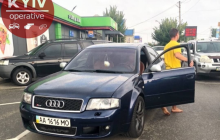 Намагався поїхати з вимкненим двигуном: у Києві напівголий чоловік влаштував ДТП (фото, відео)