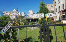 Наслідки негоди: у мережі показали "кладовище" автономерів під Києвом (фоторепортаж)