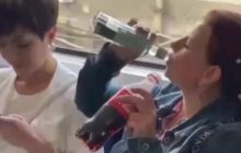 В киевском метро женщина устроила "попойку" и попала на видео