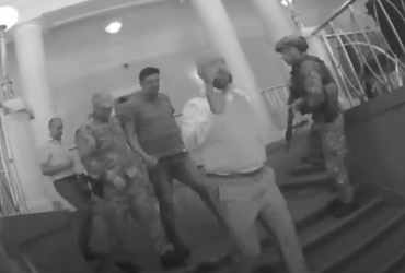 Обнародовано видео задержания вооруженного гранатой ветерана АТО в Кабмине