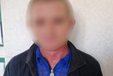 Педофил заманивал детей конфетами и раздевал их на камеру под Николаевом (фото)