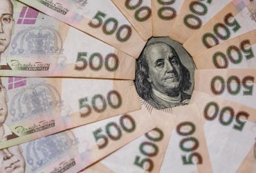 На початку осені в Україні подешевшала валюта: скільки коштує долар та євро сьогодні