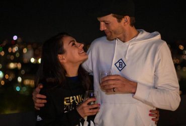 Оскандалившиеся актеры Мила Кунис и Эштон Кутчер потроллили хейтеров видео в ванной