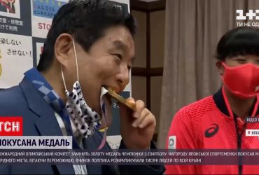 Японской спортсменке заменят олимпийскую медаль, которую укусил мэр