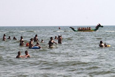 Скандальній парочці за секс на одеському пляжі загрожує позбавлення волі (відео)