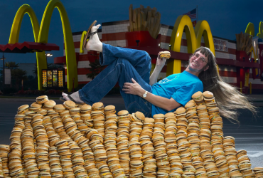 Американец съел более 32 тысяч Биг Маков и установил мировой рекорд (видео)