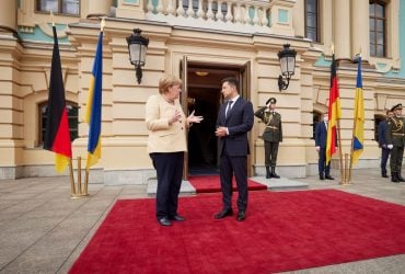 Меркель може знову розпочати говорити з Росією щодо завершення війни в Україні, – Politico
