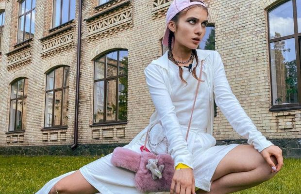 "З їжею в роті": українська співачка вразила фанів дивною особливістю