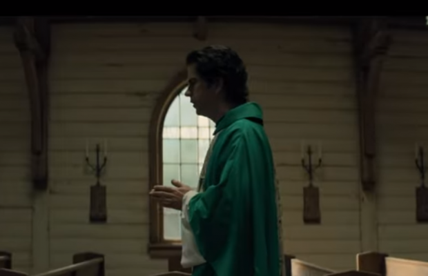 Netflix представив трейлер хоррор-серіалу "Опівнічна Меса"