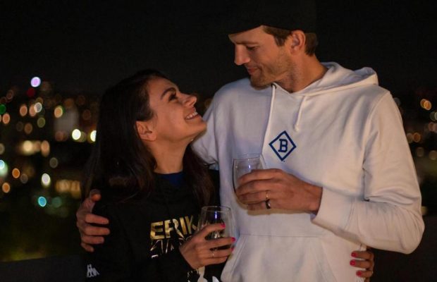 Актори Міла Куніс та Ештон Кутчер після скандалу потролили хейтерів відео у ванній