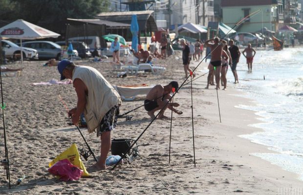 Останній сезон. Медузи, комарі та захмарні ціни перетворюють курорти Азовського моря на місця без туристів
