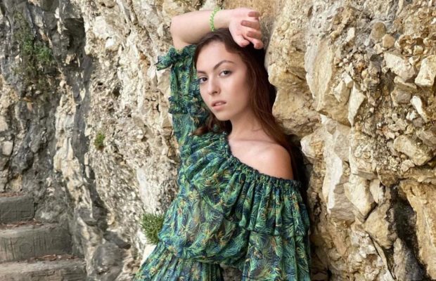 "Люблю тебя": 16-летняя дочь Поляковой показала страстное фото с любимым
