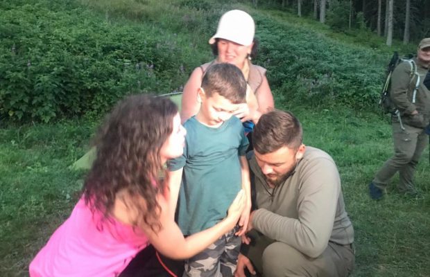 Порятунок хлопчика в Карпатах: "Спав на землі й підготував гілку, щоб відбиватися від диких звірів"
