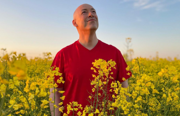 "Ви поважаєте жінок?": Гордон обурив мережу напівоголеним фото з дружиною