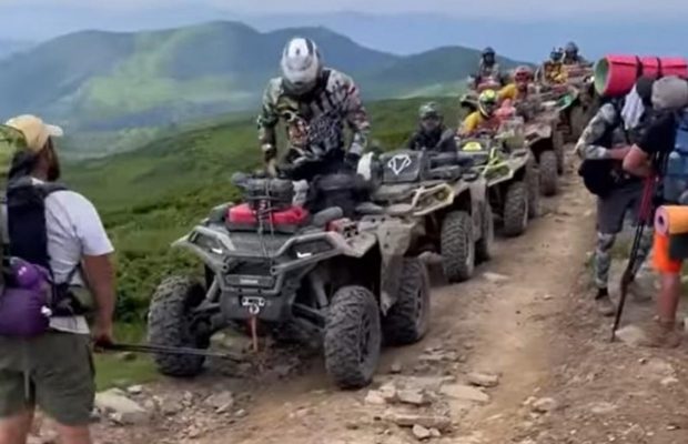 Українські активісти прогнали іноземних туристів на квадроциклах з гори Петрос (відео)