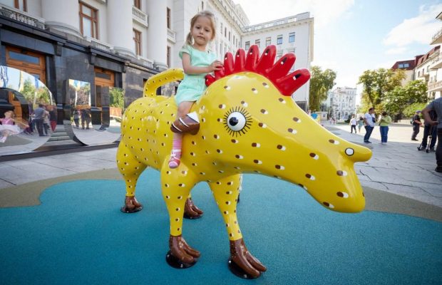 Біля ОП відкрився дитячий майданчик за мотивами робіт художниці Марії Примаченко (фото, відео)