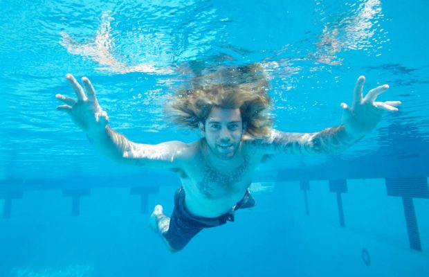 Хлопчик з обкладинки альбому Nirvana засудить групу за "поширення дитячої порнографії"