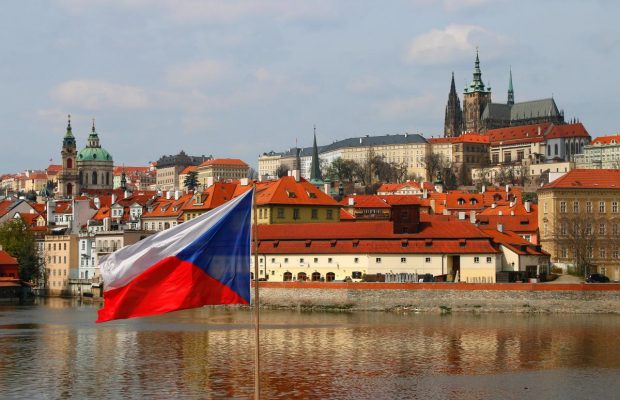 Чехія відкрила кордони для українців: кого пускають та які умови
