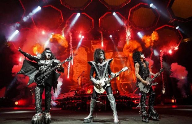 У вакцинованого соліста Kiss підтвердили COVID-19