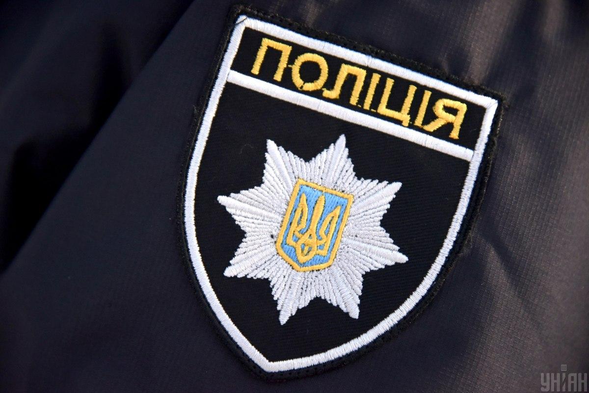 В Одеській області поліцейські розбиралися з ліцеїстами, які 1 вересня влаштували п'яні танці на даху авто / ілюстративне фото УНІАН В Одеській області поліцейські розбиралися з ліцеїстами, які 1 вересня влаштували п'яні танці на даху авто / ілюстративне фото УНІАН