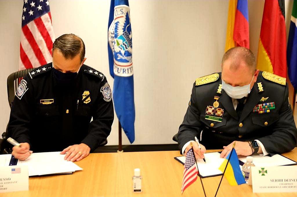 Украина и США подписали соглашение, которое касается путешествующих / фото facebook.com/Сергей Дейнеко Украина и США подписали соглашение, которое касается путешествующих / фото facebook.com/Сергей Дейнеко