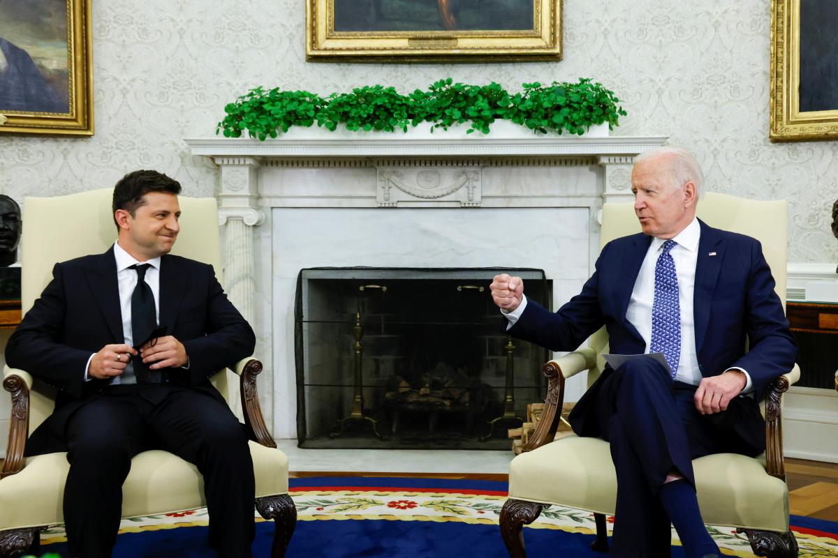 Зеленский отреагировал на подписание Байденом ленд-лиза / фото REUTERS Зеленский отреагировал на подписание Байденом ленд-лиза / фото REUTERS