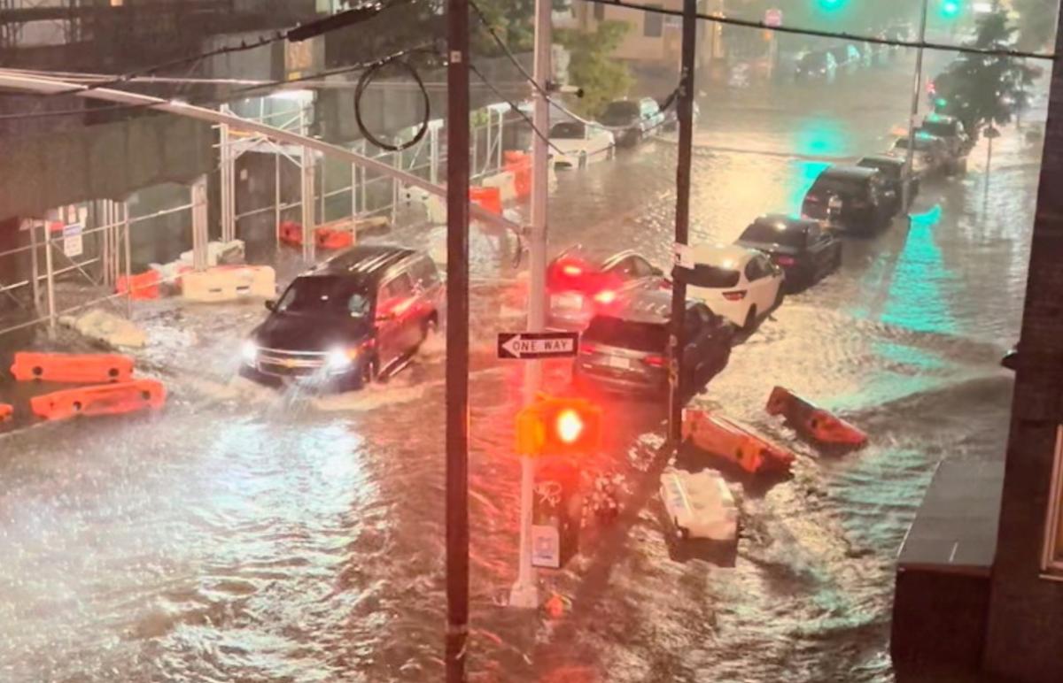 В Нью-Йорке прошел рекордный ливень / фото REUTERS