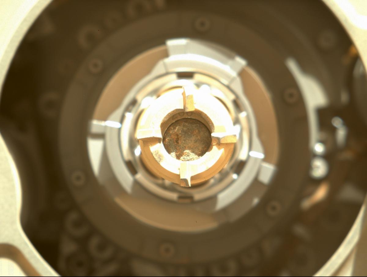 Так выглядит трубка с керном Марса / фото NASA