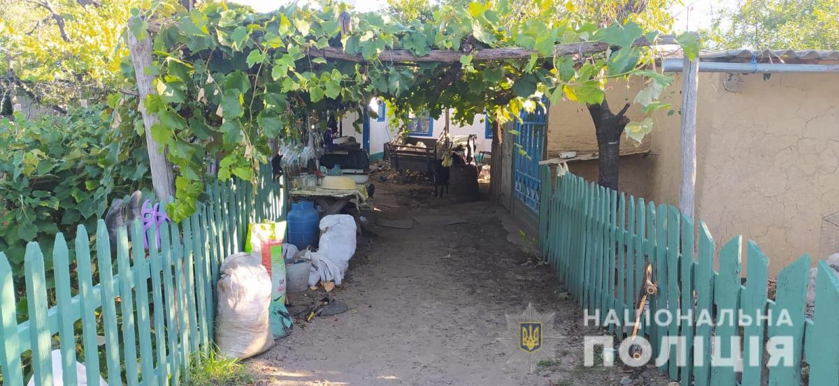 Полицейские выбили дверь дома и задержали мужчину \ фото vn.npu.gov.ua Полицейские выбили дверь дома и задержали мужчину \ фото vn.npu.gov.ua