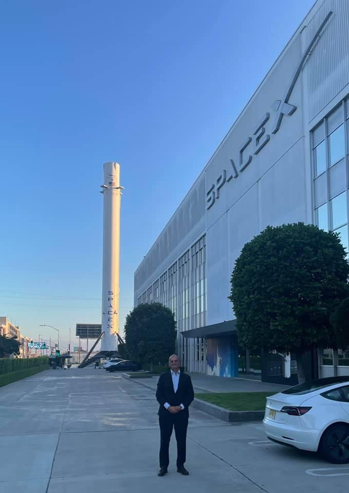 Внук Сергея Королева на заводе SpaceX / фото facebook.com/andrey.korolev.moscow Внук Сергея Королева на заводе SpaceX / фото facebook.com/andrey.korolev.moscow
