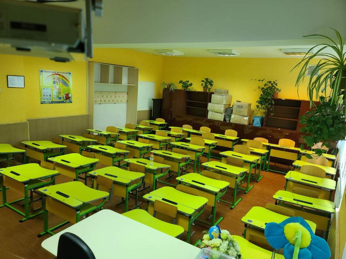Кабінет першого класу у Вінницькій школі №21 більше схожий на склад меблів / фото: facebook.com/profile.php?id=100011064336211