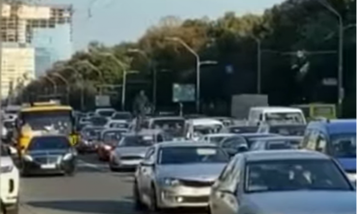 Пошкоджено 10 авто / скріншот відео Пошкоджено 10 авто / скріншот відео
