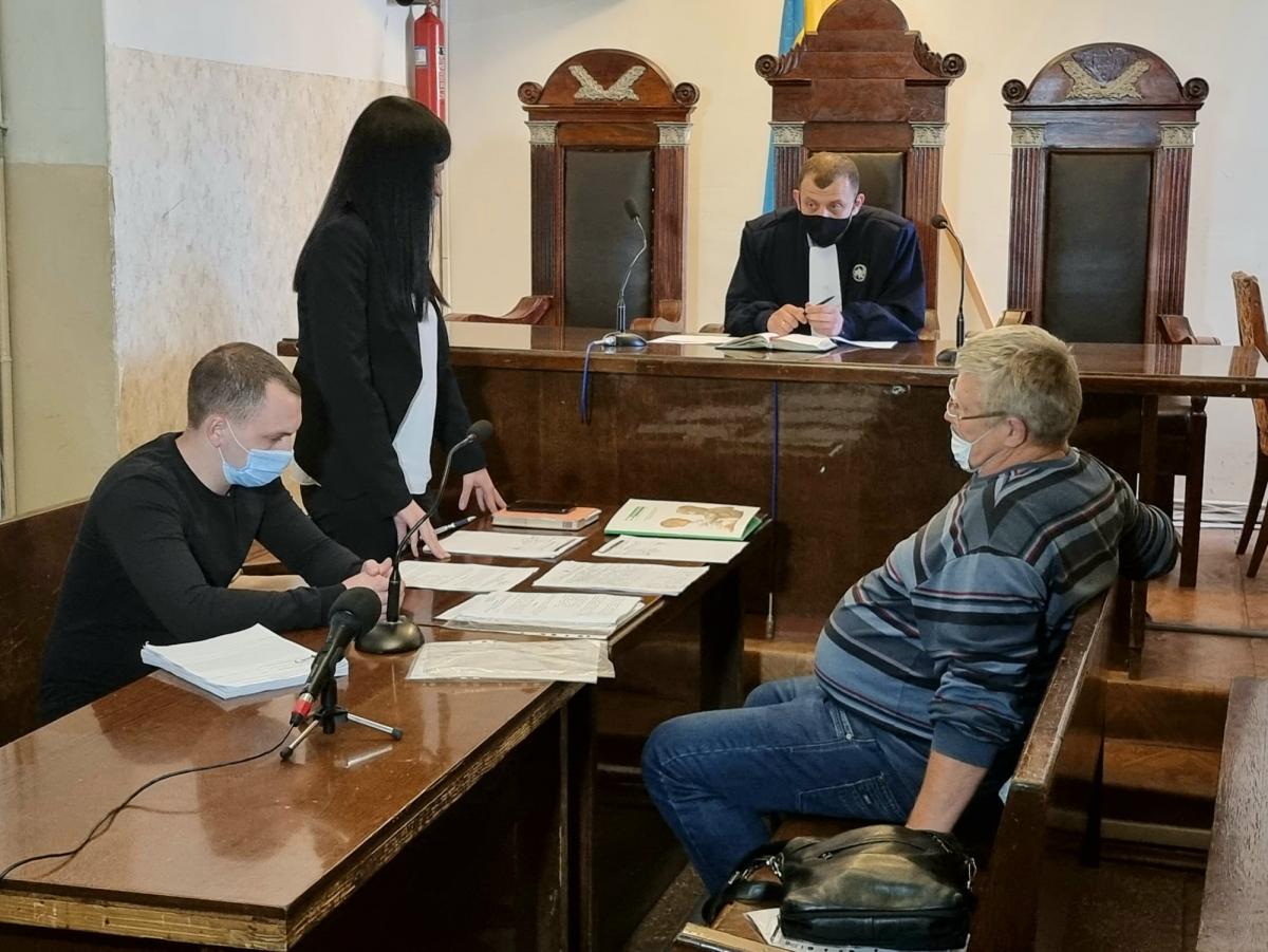 На судове засідання 8 вересня 2021 року водій, який збив сім'ю з дитиною на Хортиці, не з'явився / фото facebook.com/ln.zp.court.gov.ua На судове засідання 8 вересня 2021 року водій, який збив сім'ю з дитиною на Хортиці, не з'явився / фото facebook.com/ln.zp.court.gov.ua