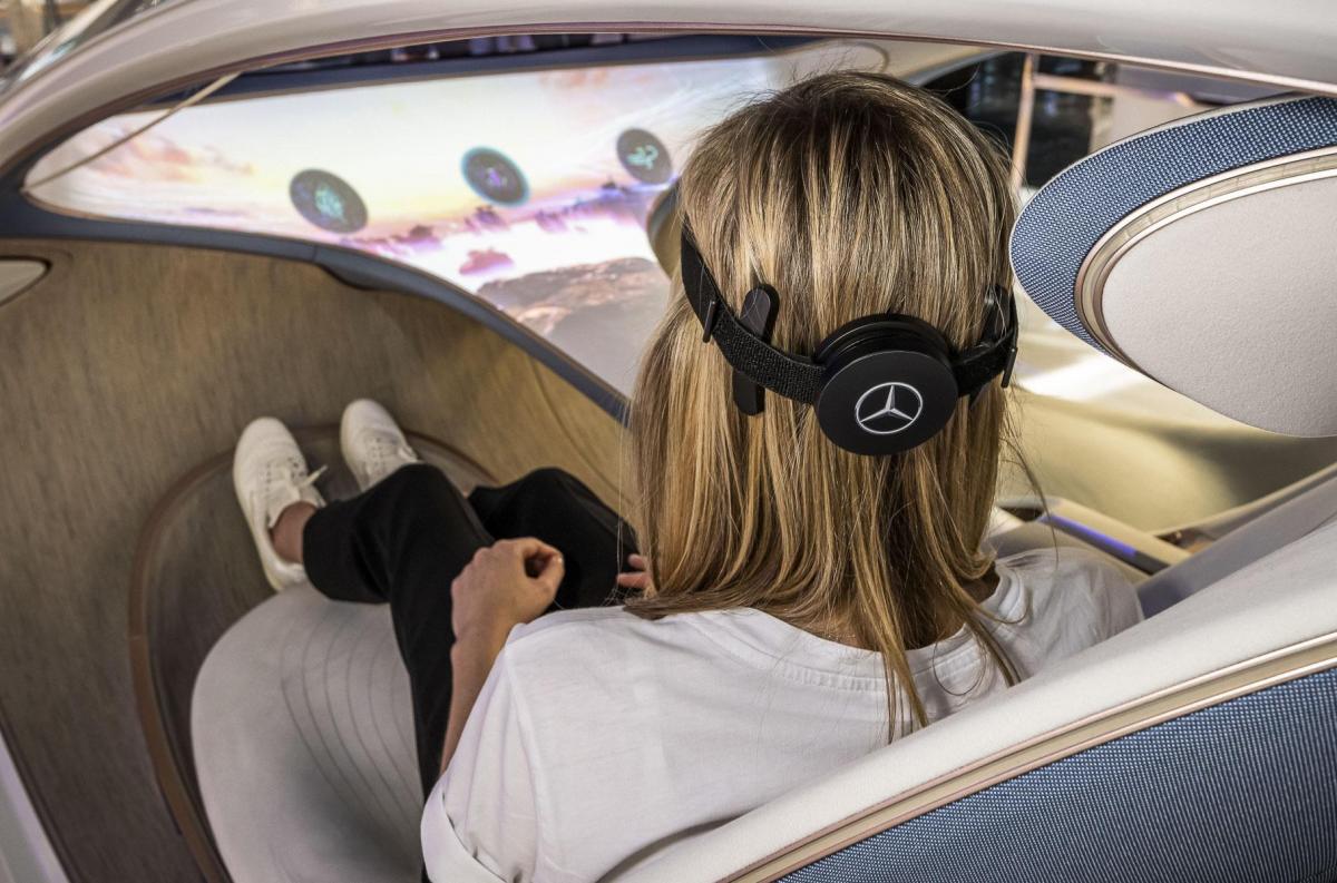 В Mercedes представили устройство для "чтения мыслей" / фото Mercedes-Benz В Mercedes представили устройство для "чтения мыслей" / фото Mercedes-Benz