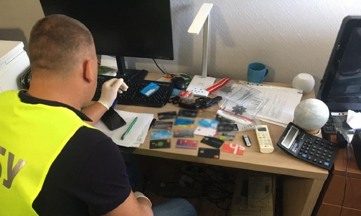 Туристичні фірми займались оформленням документів для виїзду за кордон / facebook.com/kyiv.gp.gov.ua Туристичні фірми займались оформленням документів для виїзду за кордон / facebook.com/kyiv.gp.gov.ua