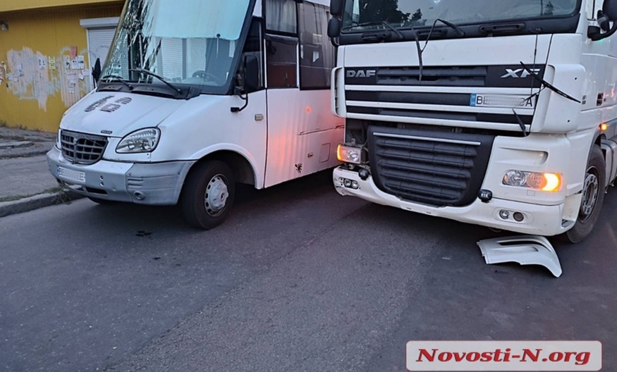 Водители устроили конфликт на дороге / фото: novosti-n.org Водители устроили конфликт на дороге / фото: novosti-n.org