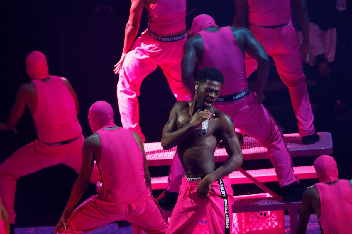 Lil Nas X виконує Montero (Call Me By Your Name) на MTV VMA 2021 / на фото REUTERS Lil Nas X виконує Montero (Call Me By Your Name) на MTV VMA 2021 / на фото REUTERS