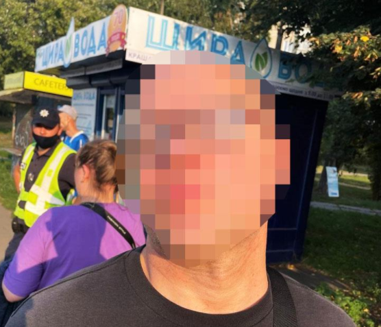 На столичных Позняках мужчина устроил стрельбу/ фото kyiv.npu.gov.ua На столичных Позняках мужчина устроил стрельбу/ фото kyiv.npu.gov.ua