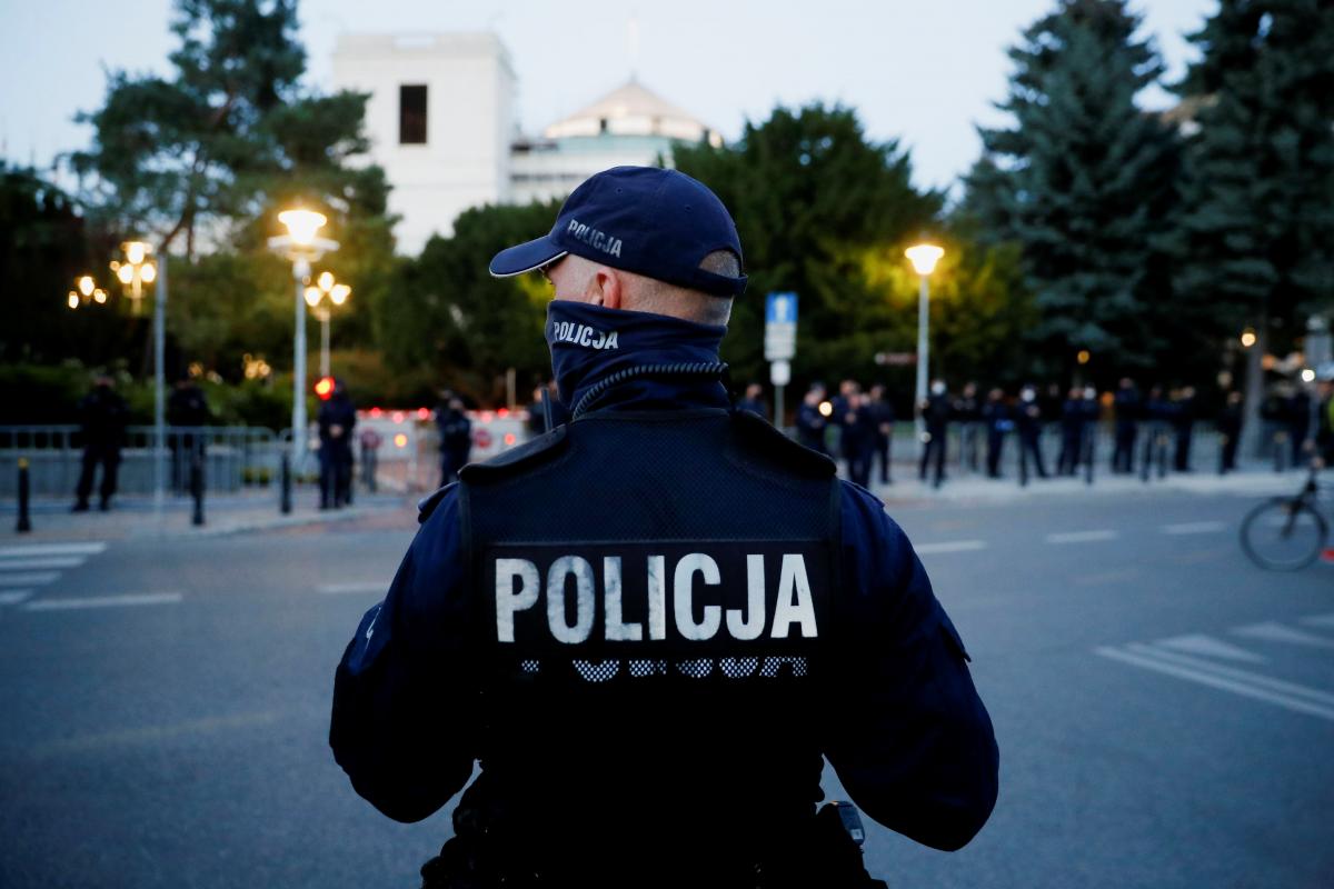 В Польще решили демонстративно наказать украинцев за беспорядки на концерте / фото REUTERS В Польще решили демонстративно наказать украинцев за беспорядки на концерте / фото REUTERS
