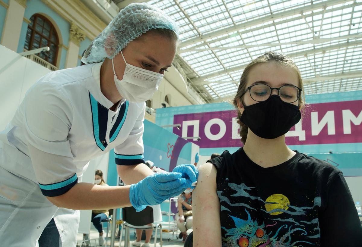 Кто должен сделать прививку от коронавируса в Украине и как будут наказывать за отказ / фото REUTERS