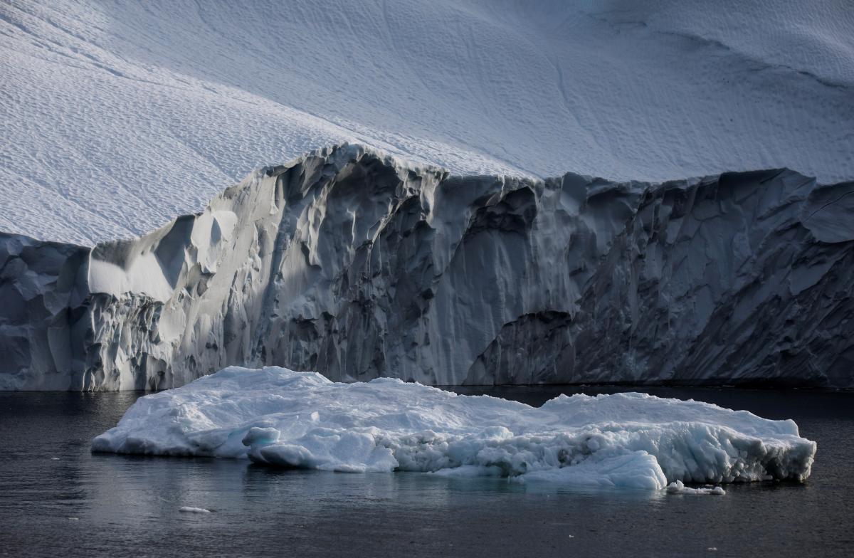 Група вчених зібрала зразки снігу і льоду з тибетських льодовиків / фото REUTERS