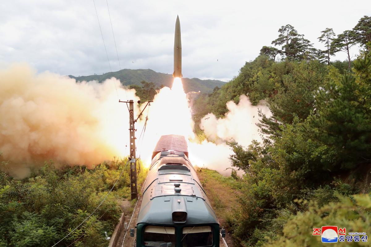 КНДР угрожает ядерным оружием США и Южной Корее / via REUTERS КНДР угрожает ядерным оружием США и Южной Корее / via REUTERS