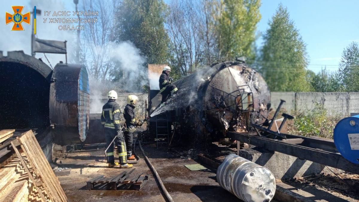 На підприємстві в Житомирі сталась пожежа / ДСНС На підприємстві в Житомирі сталась пожежа / ДСНС