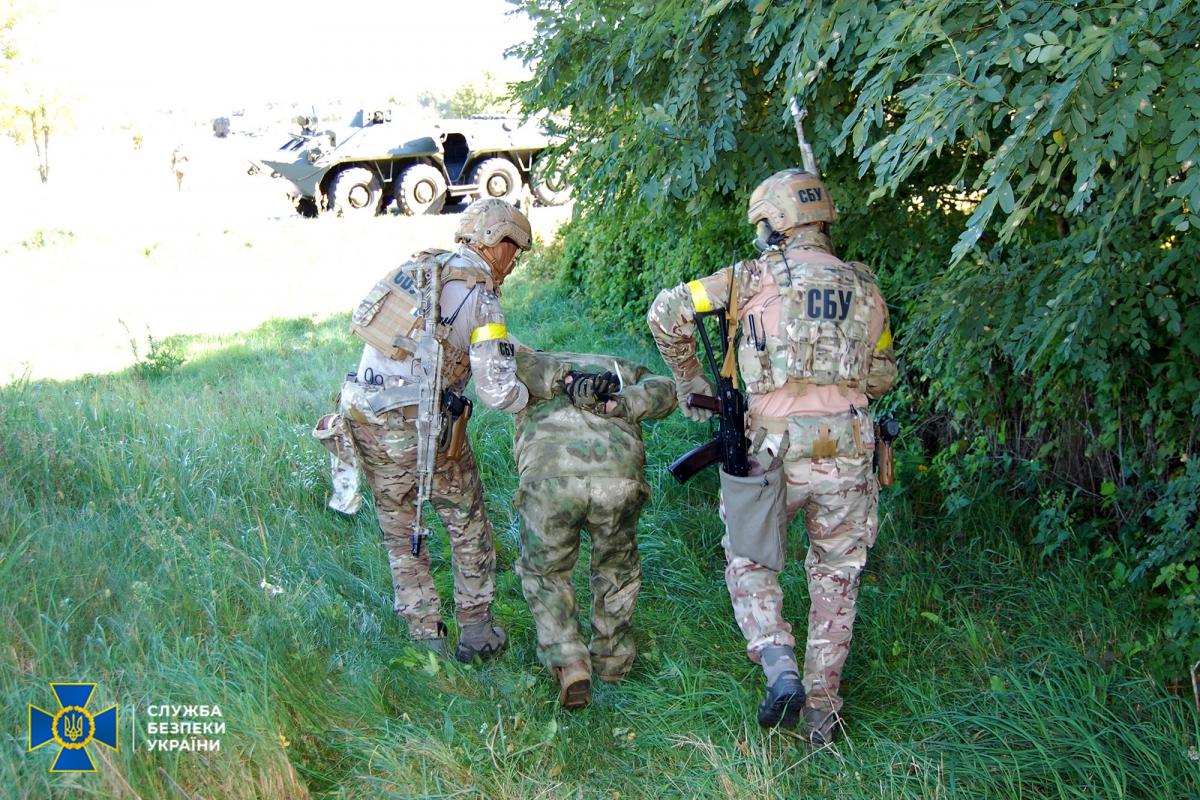 Криминальные авторитеты из РФ пытались вступить в ряды ТрО в Киеве / иллюстративное фото СБУ Криминальные авторитеты из РФ пытались вступить в ряды ТрО в Киеве / иллюстративное фото СБУ