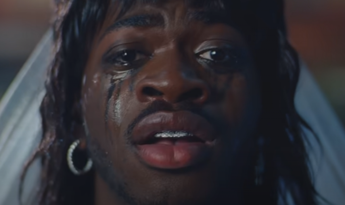 Lil nas X випустив дебютний альбом і представив кліп / скріншот Lil nas X випустив дебютний альбом і представив кліп / скріншот