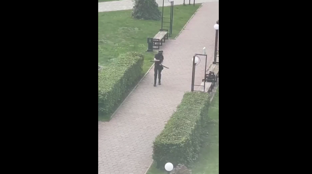 Стрелок устроил кровавую бойню в пермском вузе / скриншот Стрелок устроил кровавую бойню в пермском вузе / скриншот