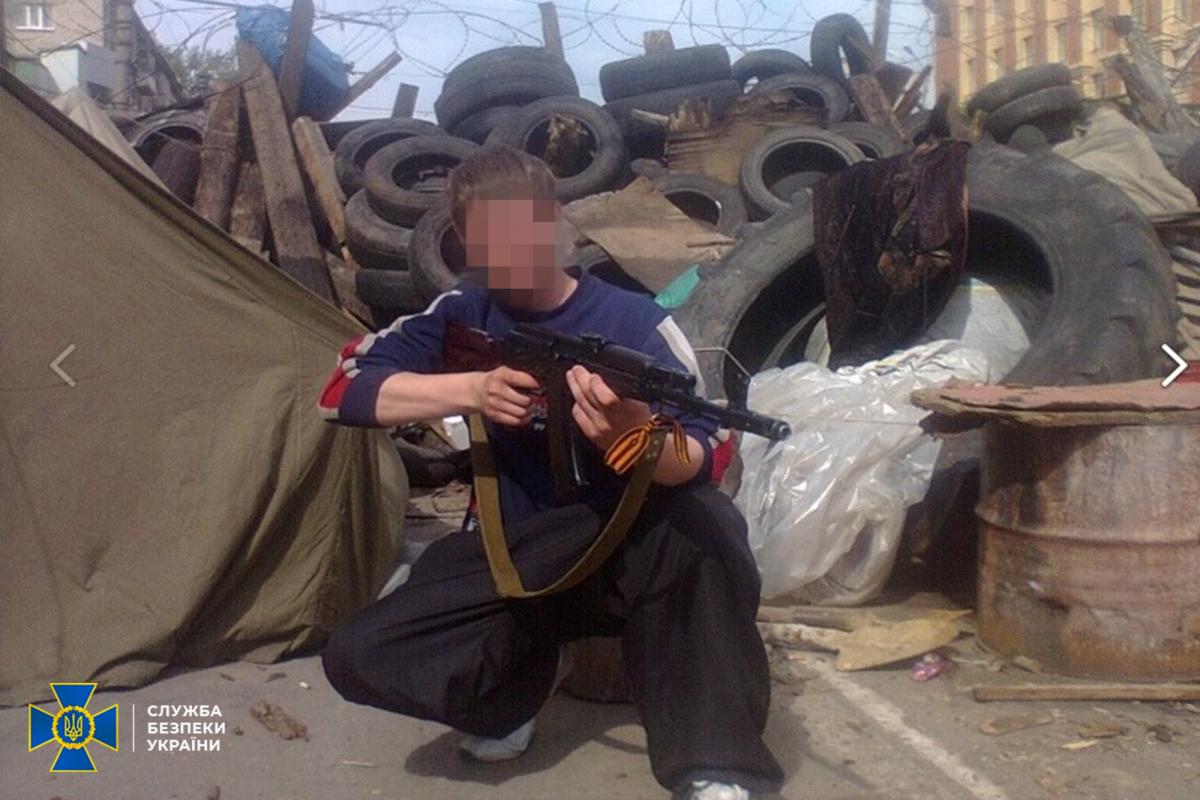 Житель Станиці Луганської у квітні 2014 року приєднався до проросійських збройних угруповань / фото СБУ Житель Станиці Луганської у квітні 2014 року приєднався до проросійських збройних угруповань / фото СБУ