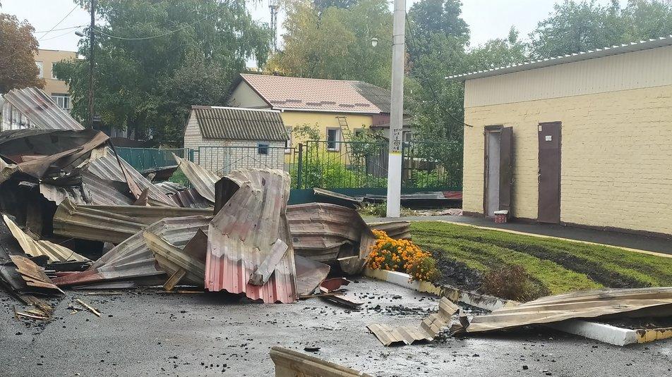 Вогонь знищив дах та перекриття закладу площею 500 кв. м. Епіцентром пожежі став спортзал / фото suspilne.media Вогонь знищив дах та перекриття закладу площею 500 кв. м. Епіцентром пожежі став спортзал / фото suspilne.media